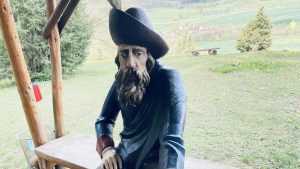 Der Rhönpaulus an der Bank