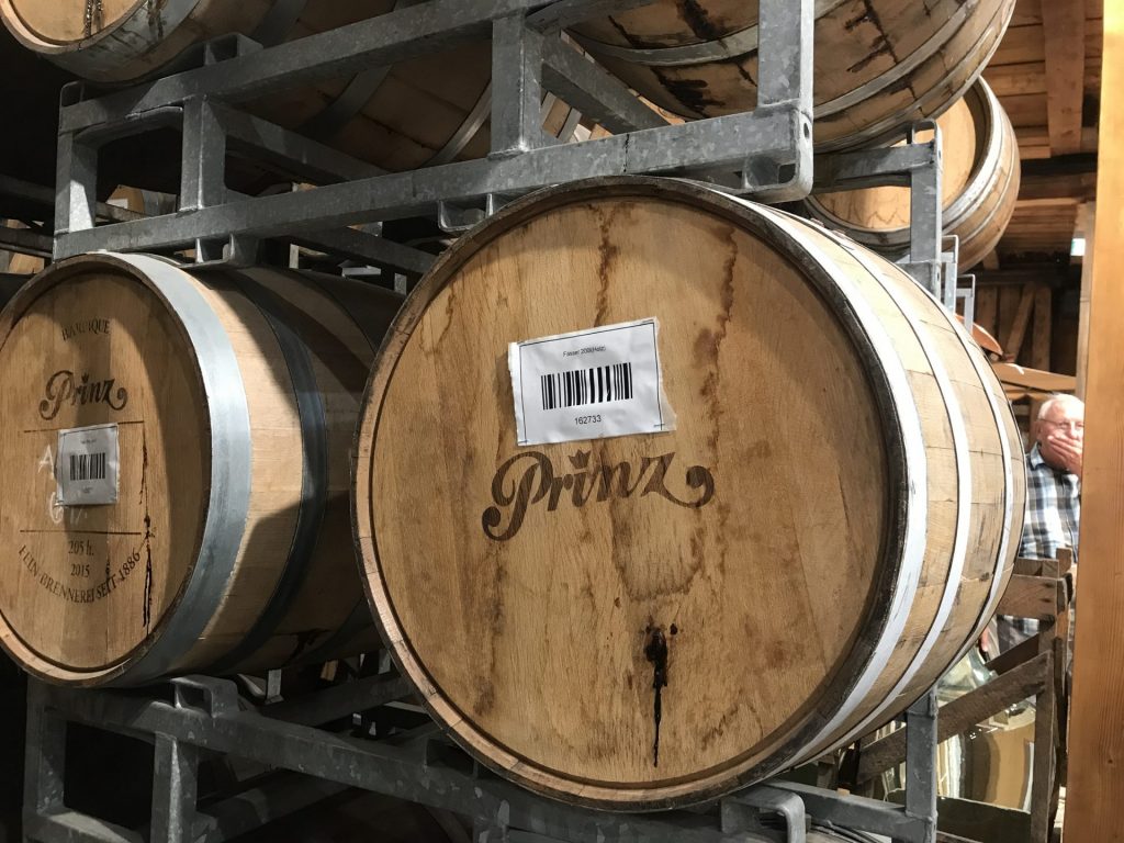 Holzfass mit Destilat