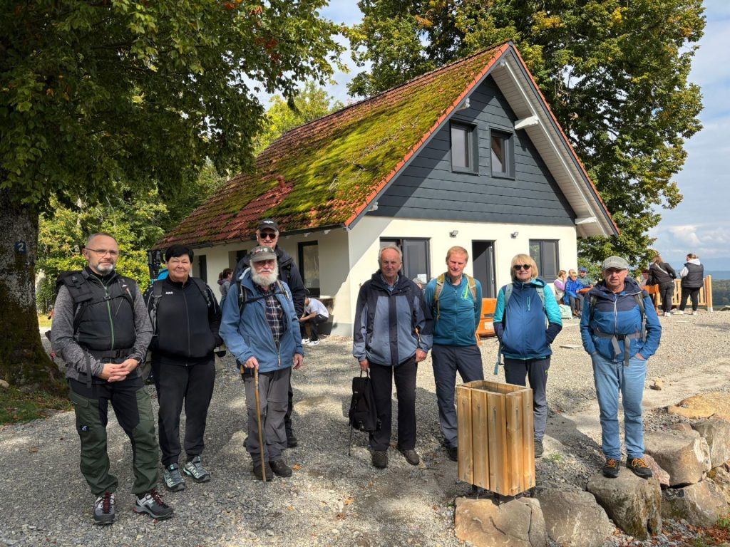 Wandergruppe vor der Hümpfershäuser Hütte